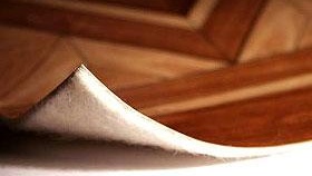 Снимка на етапите на полагане на линолеум, направете го сами