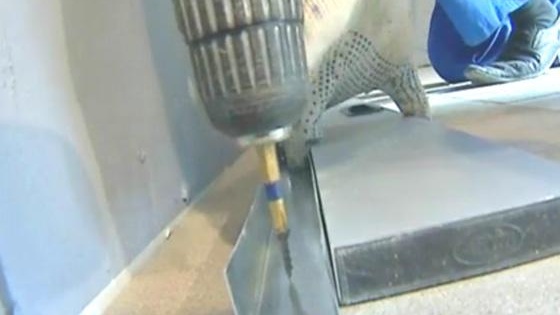 Фиксиране на водещия профил към снимката на пода