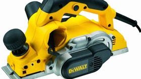 Работа с електрически самолет снимка