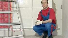 Редене на плочки на видео стена, снимка