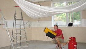 Снимка на монтаж на опънати тавани, как да инсталирате опънат таван със собствените си ръце