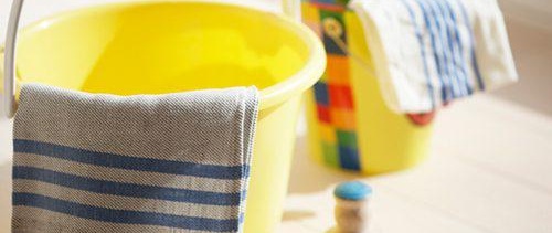 Как да измиете пластмасови первази у дома