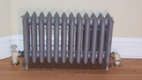 Чугунен радиатор с крака
