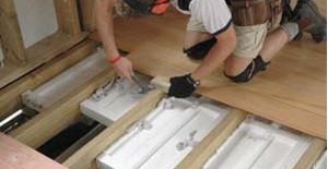 Как да изолирате дървен под