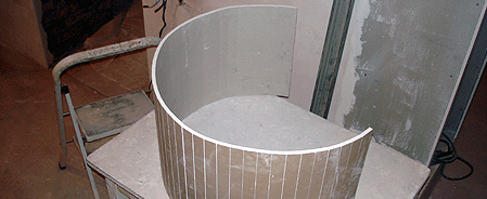 начин за сухо огъване на гипсокартон с помощта на разрези