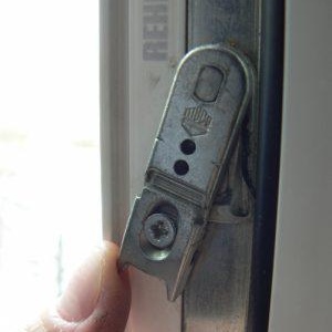 Как сами да поправите дръжката на пластмасов прозорец