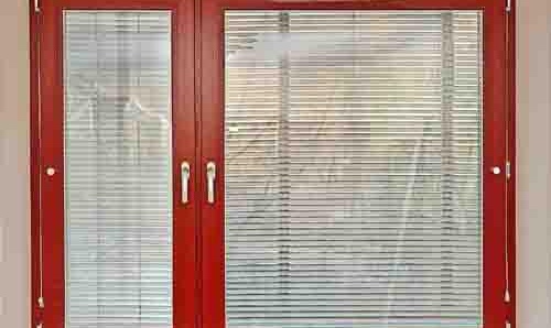 Кои щори са по-добри - алуминиеви или пластмасови?