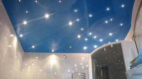 kakoj-potolok-luchshe-vybrat-v-vannojj11