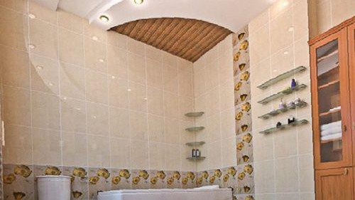 kakoj-potolok-luchshe-vybrat-v-vannojj8