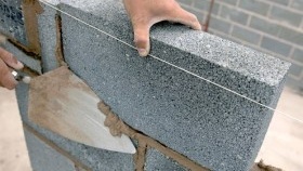 Монтаж на блокове върху разтвора