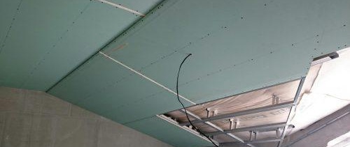 гипсокартон върху метална рамка