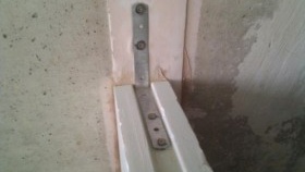 Закрепване на плочата към стената