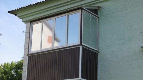 Остъклен покрит балкон