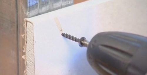 закрепване на гипсокартон със самонарезни винтове