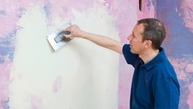 Как да шпакловам боядисаните стени?