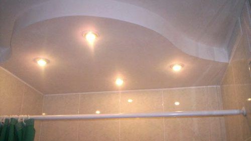 Потолок от гипсокартона във ванной