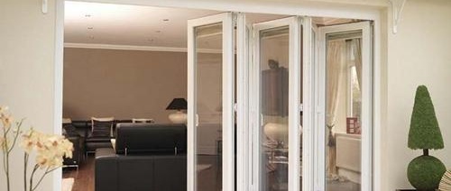 Пластмасови плъзгащи се врати към балкона