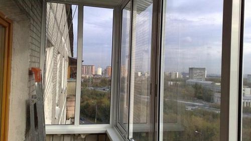 Пластмасови плъзгащи се прозорци на лоджията