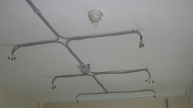 Окабеляване на тавана