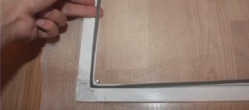 Как да смените решетката на пластмасов прозорец