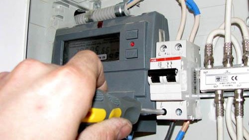 продължителността на живота на електрическите проводници