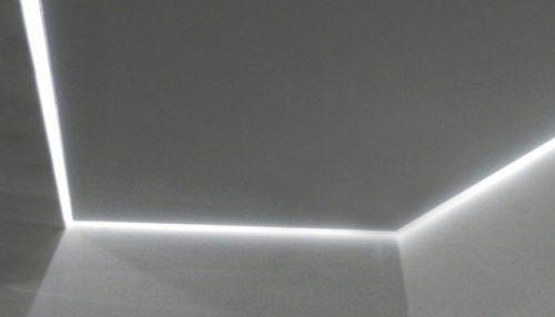 Odnurovneviy paryaschiy potolok