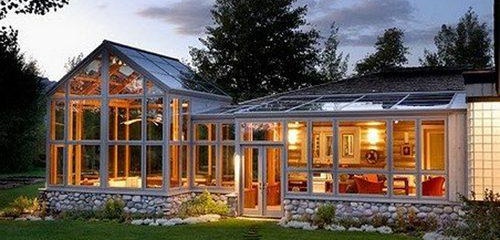 стъклени стени на къщата