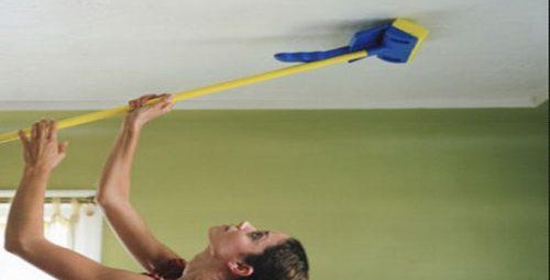 Uhod za natyjnim potolochnim pokritiem