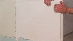 Идеално полагане на плочки на перо и канал