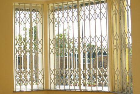 Защита на дограма срещу проникване в страната