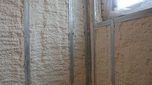 Остъкляване и изолация на балкони и лоджии