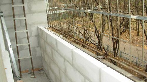 Остъкляване и изолация на балкони и лоджии